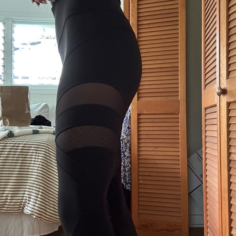 Lululemon Leggings with Mesh Detail - Picture 3 of 9